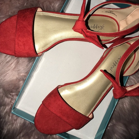 Red Sandals. - Picture 2 of 2